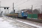 145 023-6  DAMPFLOKBAHN-ROUTE Sachsen  PRESS (145 083-2) mit einem leeren Holzzug, bei der Durchfahrt in Rathenow und fuhr in Richtung Wustermark weiter. 24.01.2014