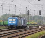 Noch weiter draußen im Gleisvorfeld des Bahnhofs Stendal und mit maximalem Tele noch erreichbar: PRESS 145 023-6 (145 083-2) und 246 011-1 der IGT. Aufgenommen am 21.09.2013.