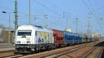 Überraschung des Tages:  Rail Cargo Carrier - Germany GmbH, Köln [D] mit  223 158  [NVR:  92 80 1223 158-7 D-RCCDE ] und einem Ganzzug Schüttgutwagen mit Schwenkdach (Düngemittel)