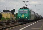185 533-7 mit Kesselwagenzug in Richtung Fulda.