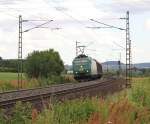 185 550-1 kam mit einem gemischtem Güterzug in Fahrtrichtung Norden am 10.07.2012 bei Harrbach vorbei.