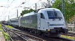 RailAdventure GmbH, München [D]  mit ihrer  183 500  [NVR-Nummer: 91 80 6183 500-8 D-RADVE] und einigen firmeneigenen Schutzwagen am 11.05.23 Vorbeifahrt Bahnhof Magdeburg-Neustadt.