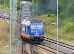 Raildox 76 110-0 TRAXX F 140 DE ( 9288 0076 110-0 B-RDX ) verlässt mit leeren Kesselwagen das Gasturbinenkraftwerk Gera Nord am 28.8.2020
