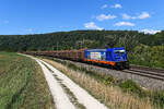 Mit einer Ladung Stammholz war am 10. August 2022 die 187 777 des Erfurter Unternehmen Raildox nach Salzburg unterwegs. Bei Obereichstätt im Altmühltal gelang eine Aufnahme des Zuges.