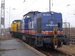 Raildox 203 126 und 203 737 (Falke),am 18.Februar 2017,am Bahnsteig in Mukran.