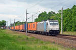 Am 21.05.22 schleppte 186 434 der Railpool einen Containerzug durch Burgkemnitz Richtung Wittenberg.