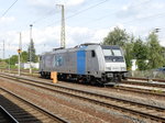 Railpool 185 680 mit Werbung für die FH Aachen wartet am 22.09.2016 auf dem Bahnhof Gößnitz auf neue Aufgaben.