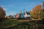 Railpool Bombardier Traxx 187 001-3 mit einen Lokzug als Überführung am 15.11.20 in Hanau West 