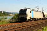 193 998 von Railpool uf der linken Rheinseite unterhalb von Stolzenfels am 25.08.2021.