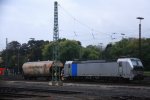 193 805-9 von Railpool steht mit einem Getreidewagen  in Aachen-West bei Regenwolken am Abend vom 9.10.2013.