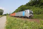 193 804-2 mit Containerzug in Fahrtrichtung Sden. Aufgenommen am 11.06.2013 zwischen Friedland(HAN) und Eichenberg.