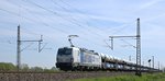 Railpool 193 813  Knorr-Bremse Rail Services  zieht Autotransportzug durch Dedensen-Gmmer in Richtung Wunstorf am 06.05.16.