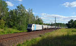 185 696 der Railpool schleppte am 30.06.20 einen Kesselwagenzug durch Muldenstein Richtung Wittenberg.