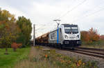 187 301 von Railpool führte am 25.10.20 im Dienste der raildox einen Schwenkdachwagenzug durch Greppin Richtung Bitterfeld.