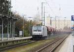 Railpool 185 695-4 mit Güterzug durch den Bf Anklam am 18.11.2020.