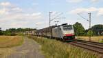 Railpool 186 446, vermietet an Lineas, mit Volvo-Logistikzug DGS 46257 Hallsberg RB - Gent Zeehaven (Vehrte, 19.08.2022).