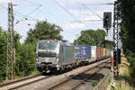 Railpool 193 995 mit Containern bei Anwanden, 24.06.2023, aufgenommen vom Bahnsteig