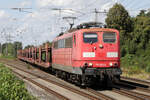 Die für DB Cargo fahrende Railpool 151 053 durchfährt mit leeren Autotransportwagen den Bahnhof Salzbergen, 23.08.2023