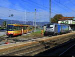 travys / OC + RailPool - TW Be 4/8  94 80 0 450 003-9 und Lok 91 80 6 187 004-7 im Bahnhof Chavornay am 16.10.2022