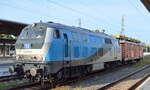 Railsystems RP GmbH, Gotha mit  218 308-5  (NVR:  92 80 1218 308-5 D-RPRS ) mit dem firmeneigenen Fahrleitungsmontagewagen ( FMW ) Bauart 503  FMW Nr.4  (99 80 9536 001 7 D-RPRS) am Haken am 22.07.22