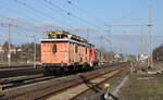 Als DGV 93942 zog die Railsystems RP 363 170-2 am 28.02.2023 in Neudietendorf den Fahrleitungsmontagewagen Nr. 4 (99 80 9536 001 7 D-RPRS) von Gotha nach Horka Gbf.
