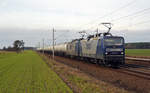 Zusammen mit ihrer RBH-Schwester 143 273 führte 143 812 am 25.02.17 einen Kesselwagenzug durch Rodleben Richtung Roßlau.