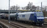 RBH Logistics GmbH mit   145 030-3  [NVR-Number: 91 80 6145 030-3 D-DB] und einem Kesselwagenzug (leer) Richtung Stendel am 20.12.18 Berlin-Springpfuhl.