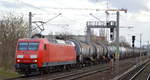 RBH Logistics GmbH mit  145 026-1  [NVR-Number: 91 80 6145 026-1 D-DB] und Kesselwagenzug (leer) Richtung Stendel am 26.03.19 Berlin-Pankow.
