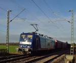 Mit einem gemischten Güterzug kommt hier die RBH 264/151 143-5 bei Kaarst Broicherseite gen Neuss gefahren am heutigen Samstag den 19.12.2015