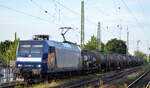 RBH Logistics GmbH, Gladbeck [D] mit  145 059-2  [NVR-Nummer: 91 80 6145 059-2 D-DB] und Kesselwagenzug am 18.07.22 Vorbeifahrt Bahnhof Magdeburg-Neustadt.