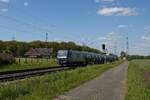 145 011-3 der RBH zieht einen Kesselwagenzug über die Hamm-Osterfelder Bahn durch Lerche (19.05.2023)