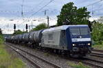 RBH Logistics GmbH, Gladbeck [D] mit der  145 064-2  [NVR-Nummer: 91 80 6145 064-2 D-DB] und einem Kesselwagenzug am 07.05.24 Höhe Bahnhof Saarmund.