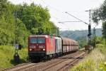 Die Loks 108 und 120 der RBH ziehen einen Gterzug rechtsrheinisch in Richtung Norden. Aufgenommen am 03/06/2011 bei Unkel.