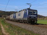 143 554-4 (RBH 117) in Doppeltraktion mit 143 638-5 (RBH 112) und Kesselwagenzug in Fahrtrichtung Süden. Aufgenommen zwischen Mecklar und Ludwigsau-Friedlos am 19.04.2015.