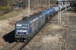 143 056-0 mit Kewa von Rostock-Seehafen nach Stendell bei der Durchfahrt im Haltepunkt Rostock-Kassebohm.24.02.2017 