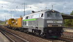 Regio Infra Service Sachsen GmbH (RIS) mit  218 468-7  (NVR:  9280 1 218 468-7 D-RIS ) mit einem Schienengleisbaukran (Fa.
