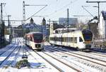 Am 11.02.2021 liefern sich ein Regiobahn-Doppel, hinten VT 1003, und der Eurobahn-ET 6.01 in Düsseldorf-Flingern ein Wettrennen in Richtung Hauptbahnhof 