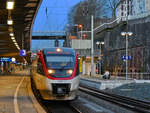 Triebzug 1007 war im Februar 2021 bei der Abfahrt vom Hauptbahnhof Wuppertal zu sehen.