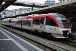 Der Dieseltriebzug 1003-2 macht Werbung für das VRR-Schokoticket, hier zusammen mit 1010-2 beim Pausieren am Hauptbahnhof Wuppertal. (Februar 2021)