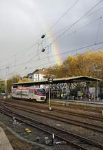Der Regiobahn-VT 1003 kommt am 03.11.2020 in Düsseldorf-Bilk an.