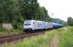 185 697-0+193 828-1 Retrack mit Kesselwagen bei der Durchfahrt in Albungen im Werra-Meißner Kreis am 21.07.2018  