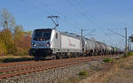 187 079 führte für Rheincargo am 05.10.18 einen Kesselwagenzug durch Greppin Richtung Dessau.