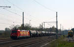 Der Rheincargo-Heizprofi 185 586 führte am 06.04.19 einen Kesselwagenzug durch Muldenstein Richtung Wittenberg.