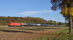 185 605 RHC mit Kesselzug in Richtung Plochingen.(Ebersbach(Fils)31.10.2020).