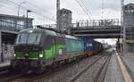 RTB CARGO GmbH, Düren [D] mit der ELL Vectron  193 756  [NVR-Nummer: 91 80 6193 756-4 D-ELOC] und einem Containerzug am 12.01.23 Durchfahrt Bahnhof Berlin Hohenschönhausen.