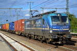RTB Cargo - Rurtalbahn Cargo GmbH, Düren [D] mit  193 485  [NVR-Nummer: 91 80 6193 485-0 D-ELOC] und einem Containerzug am 29.09.22 Durchfahrt Bahnhof Golm.