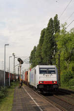 Rurtalbahn Cargo 185 639 durchfährt den Haltepunkt Rheinhausen Ost am 11.