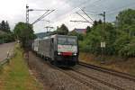 ES 64 F4-213 der Rurtalbahn Cargo GmbH fuhr am 25.06.2013 mit einem Containerzug dur die Südkurve von Schallstadt gen Basel.