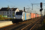 Durch Osthofen ist die 186 423-0 in Richtung Mainz unterwegs am Sonntag den 16.10.2016 mit einem Kaselzug unterwegs.