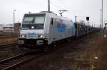 185 674-9 der Rurtalbahn GmbH mit leeren Autotransportzug in Rathenow.